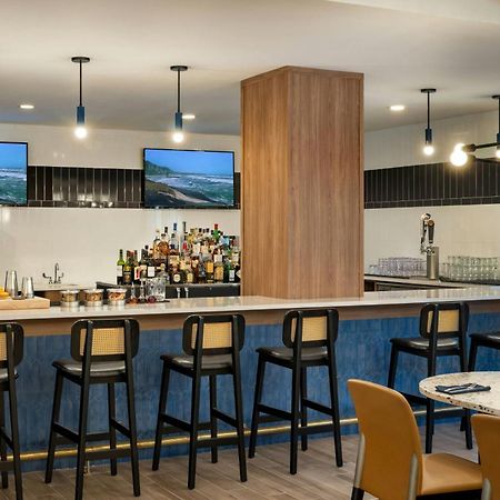 Delta Hotels By Marriott Jacksonville Deerwood Exterior photo